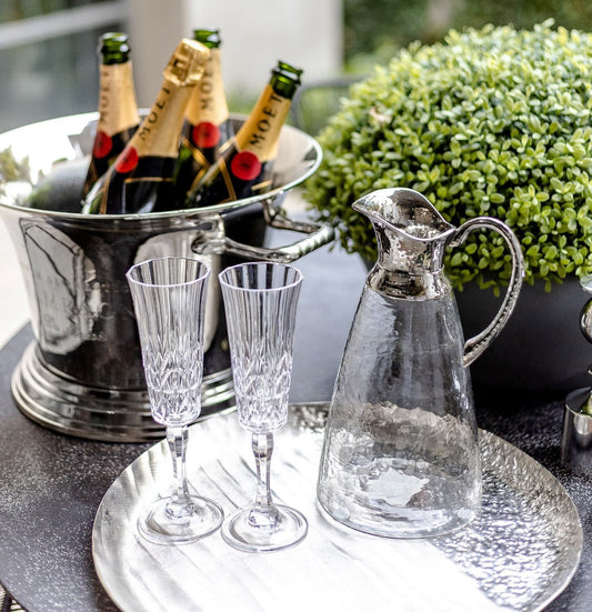 64M - Hammered Glass Jug Silver Spout 1.75L