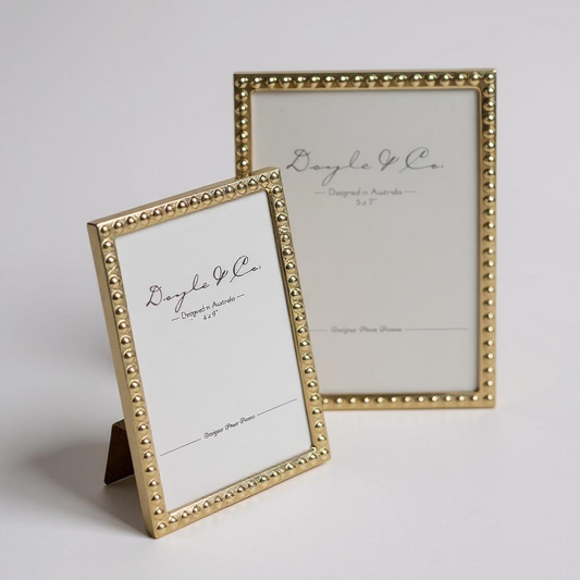 152A Punch Dotted Frame: Gold 5 X 7