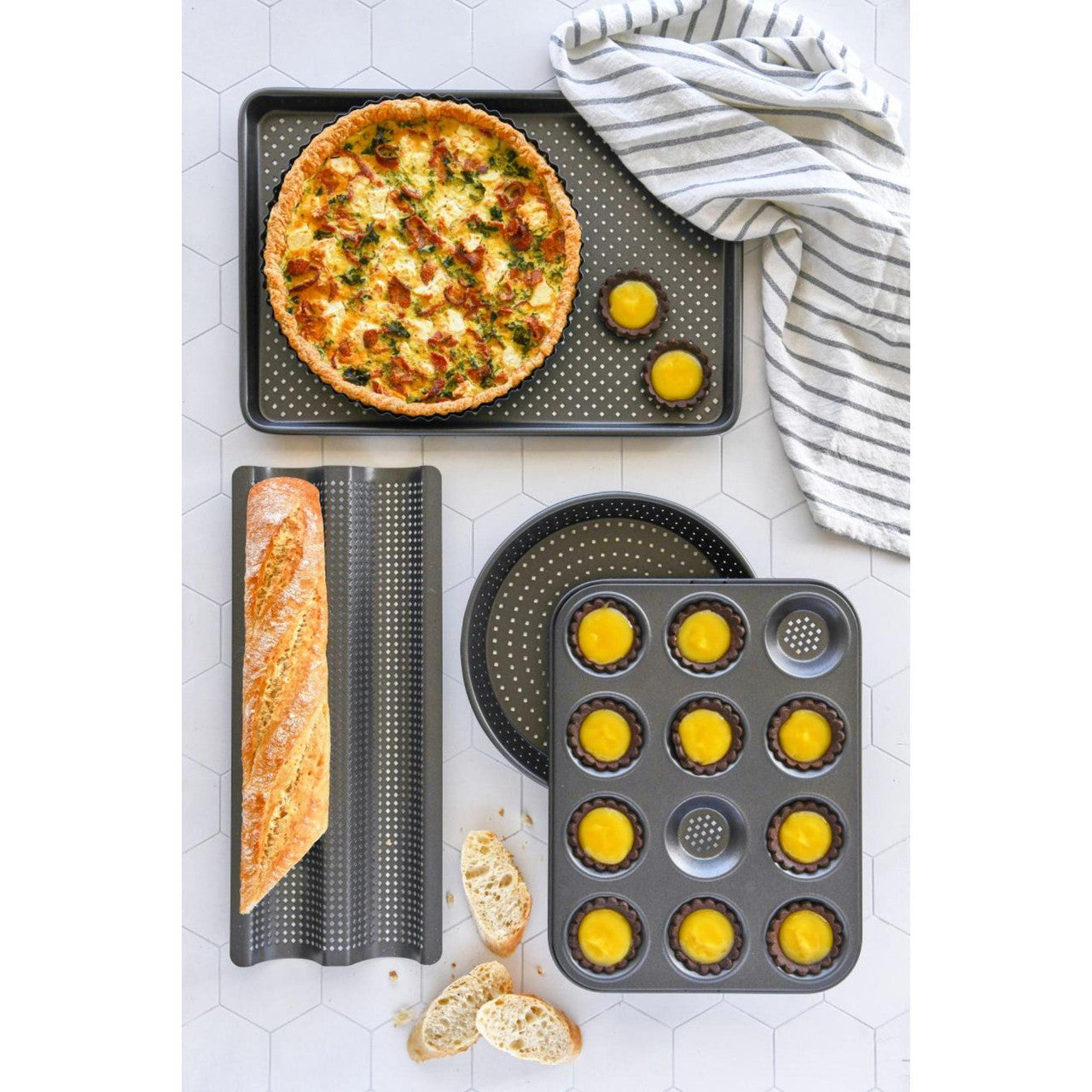 Perfect Crust Baking Tray, 39.5 x 27 x 2.5cm - Non-stick BAKEMASTER