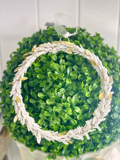 8K - Beaded Wreath Hanging Deco White/Gold