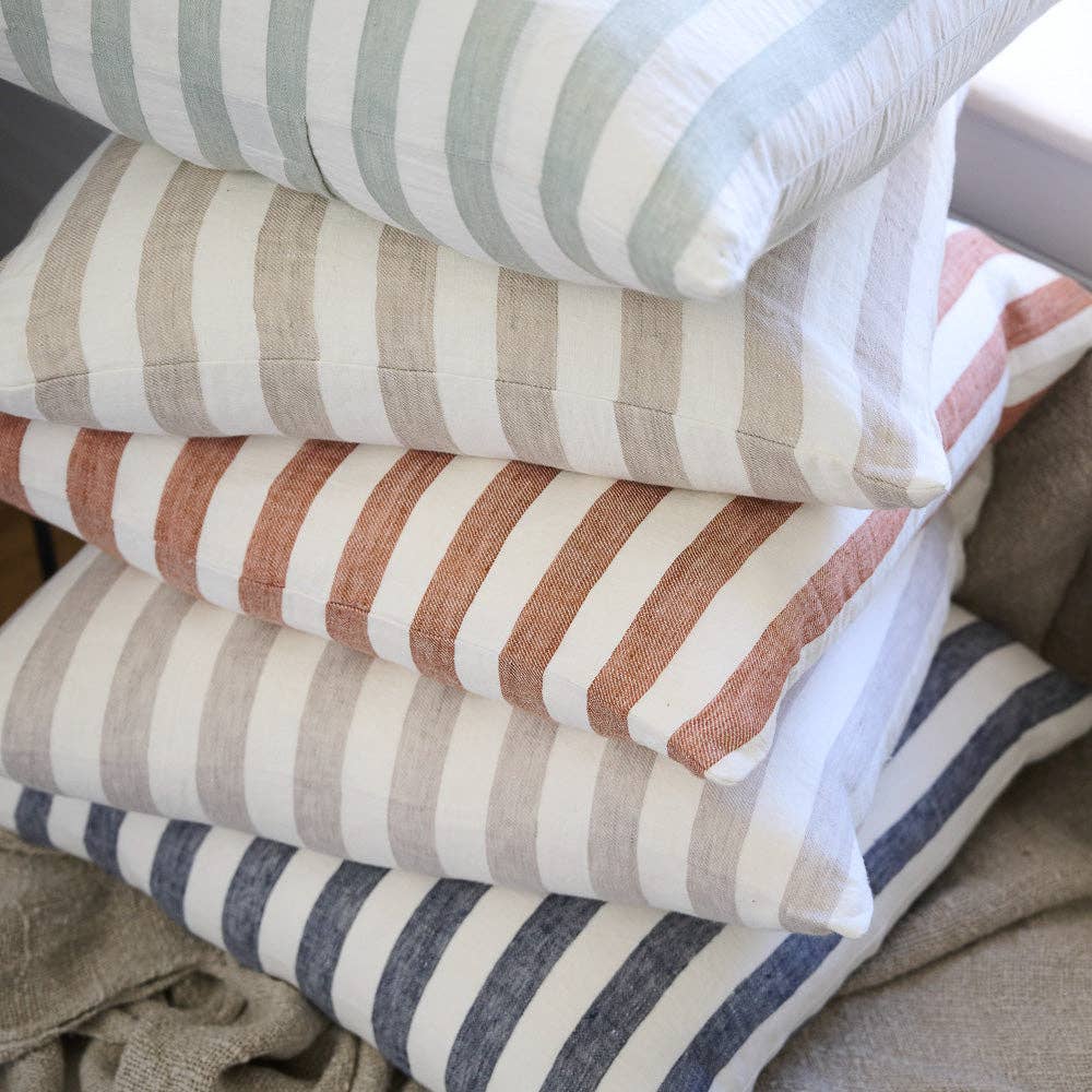 Santi 亚麻靠垫 - 白色/肉豆蔻色条纹