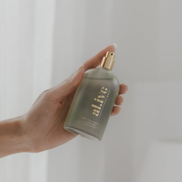 アライブボディ ブラックカラント&カリビアンウッド ラグジュアリー ルームスプレー