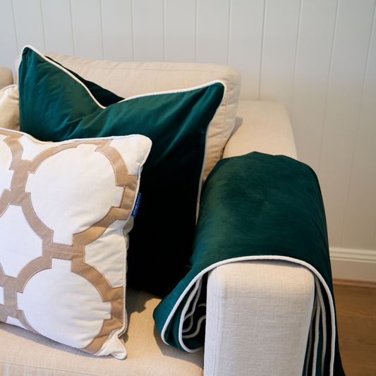 Myuna Emerald Green Plush Luxury Velvet Throw 250 cm by
140 cm