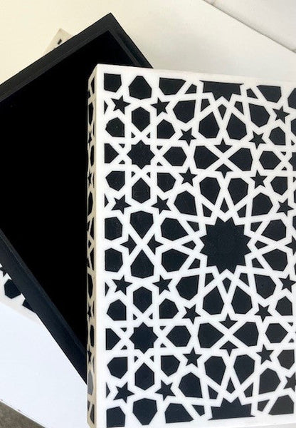 131E Decor Box Large Black/White 26X21Cm