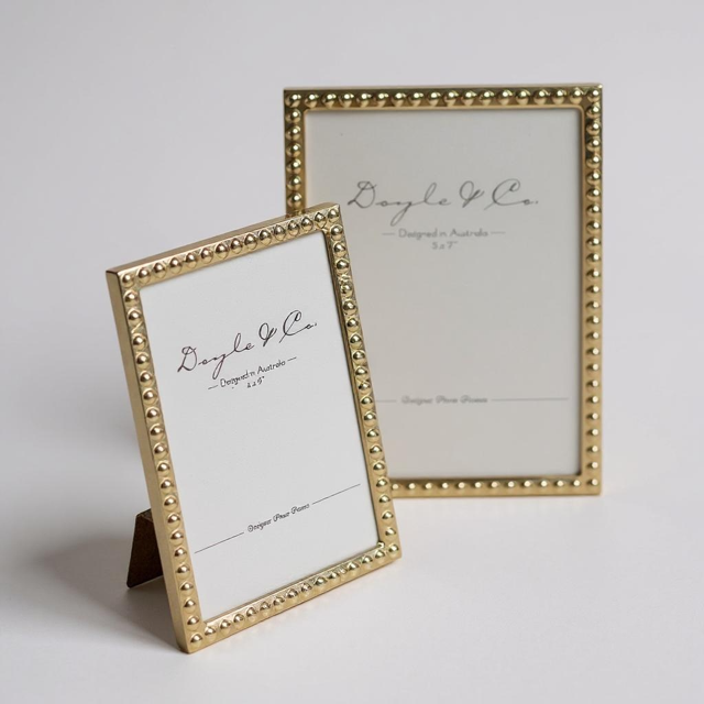 152 Punch Dotted Frame: Gold 4X6"