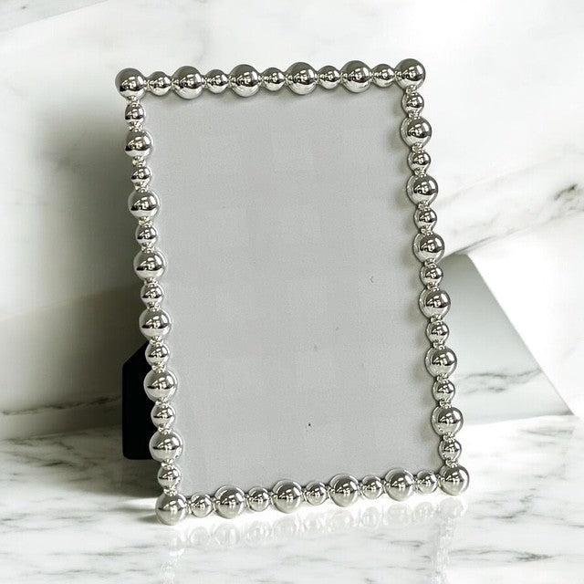 152M Abstract Silver Balls Frame 5 X 7"