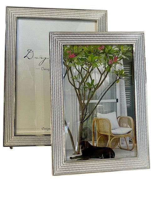153Z Dolton Silver Bordered Frame 5X7