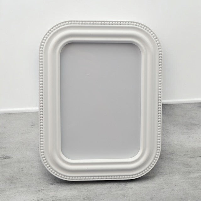 180N Rounded White Art Deco Resin Frame 5X7"