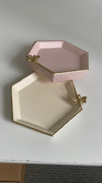 180Q Resin Bathroom Tray W/Bee Cream/Gold