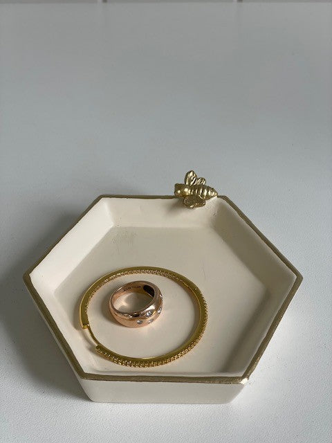 180Q Resin Bathroom Tray W/Bee Cream/Gold