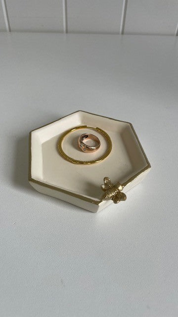 180Q Resin Bathroom Tray W/Bee Cream/Gold