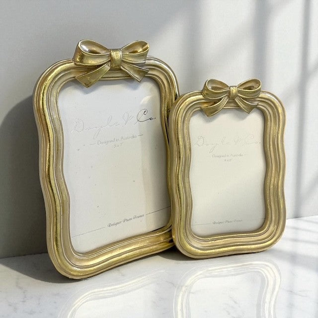 188D Wave W/Bow Gold Frame 5X7
