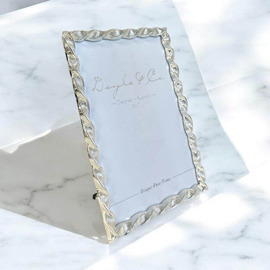 189G Silver Textured Twirl Frame 5X7