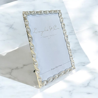 189G Silver Textured Twirl Frame 5X7