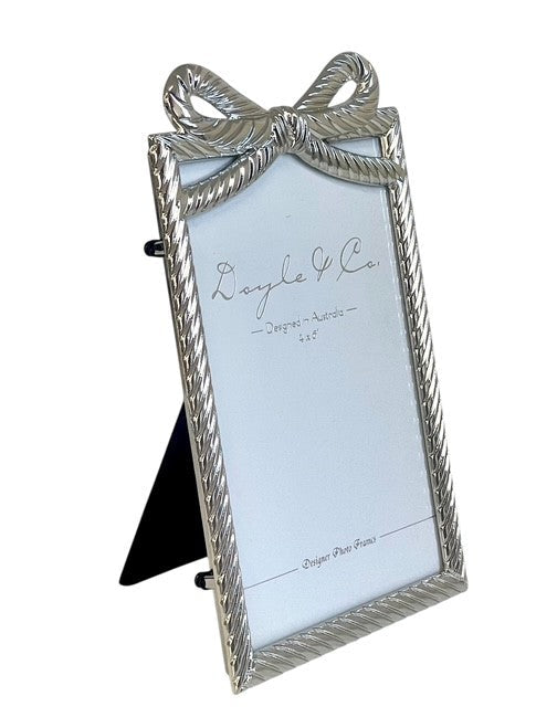 189L Silver Flowing Bow Frame 5X7