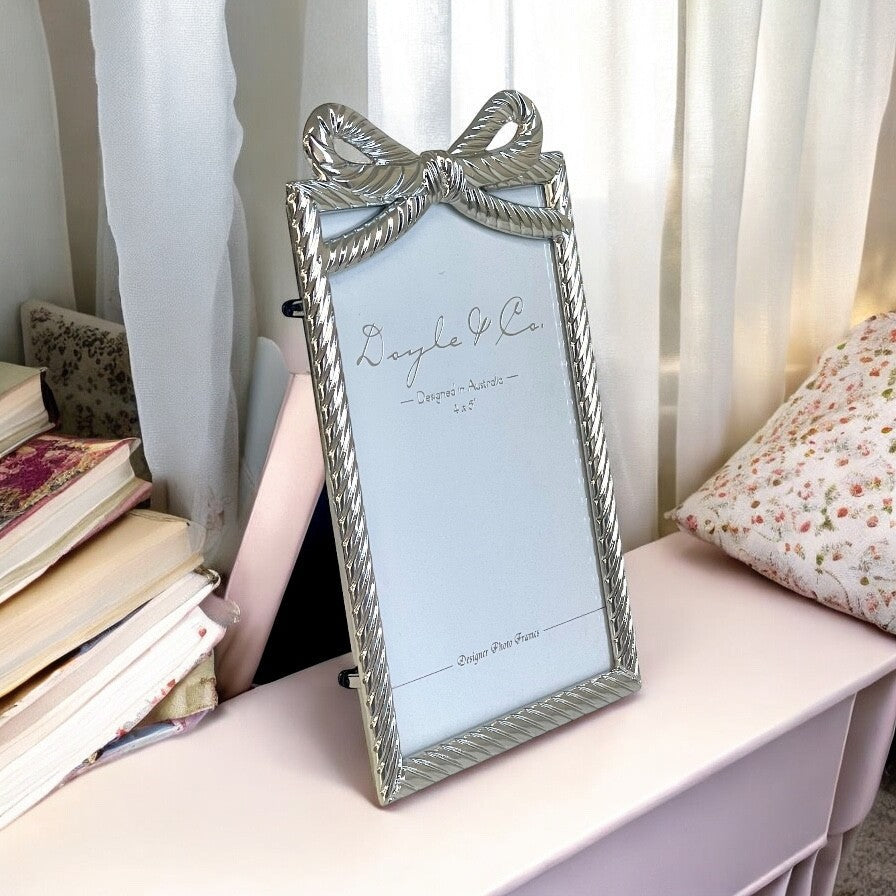 189L Silver Flowing Bow Frame 5X7