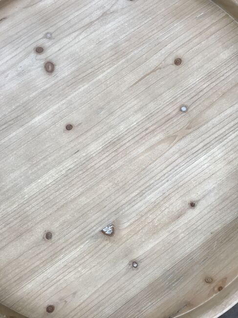 格子模様のラウンドシャビーシックコーヒーテーブル アンティーク調ホワイト