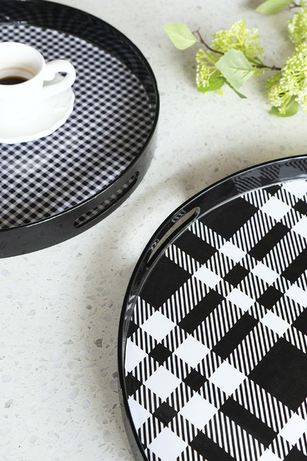 Set Of 2 Black And Grey Plaid Motif Round Trays