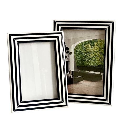 28T Resin Black & White Como Frame 4 X 6"