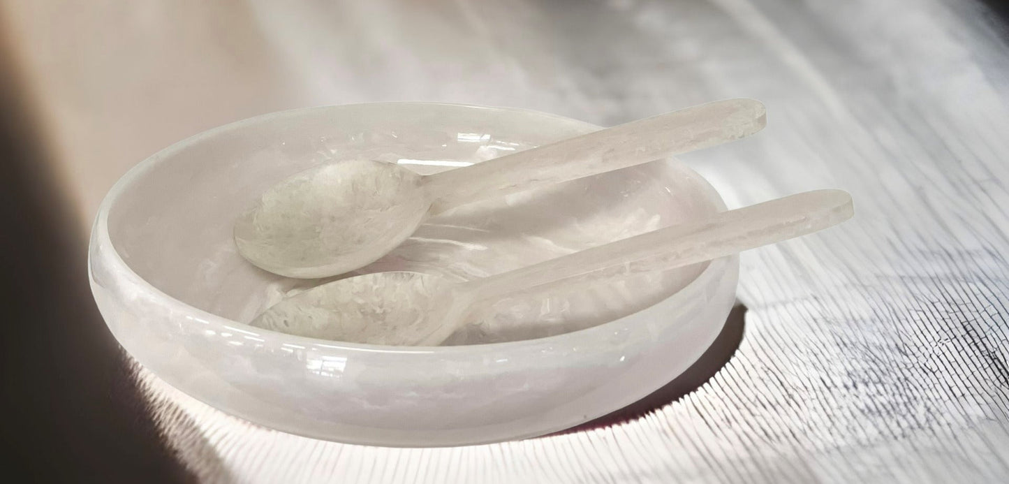 29K - Resin Salad Servers : Alabaster