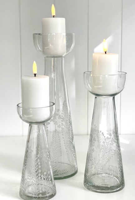 417 - Small 18Cm Cone Etched Wattle Cstick
