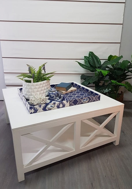 Catalina 交叉白色咖啡桌