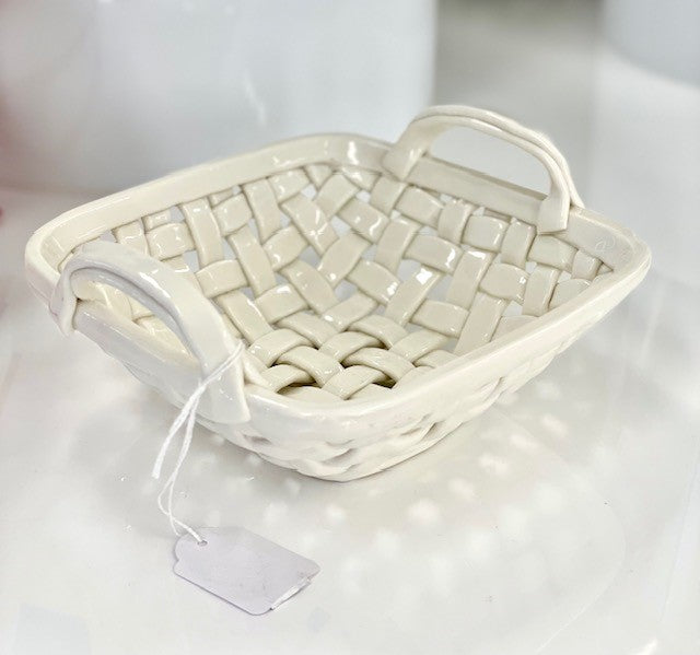 61G - White Lattice Fruit Basket Sq 20X8Cm