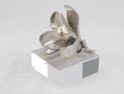 86B Resin Floral W/ Acrylic Base : Silver Magnolia