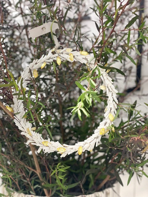 8K - Beaded Wreath Hanging Deco White/Gold