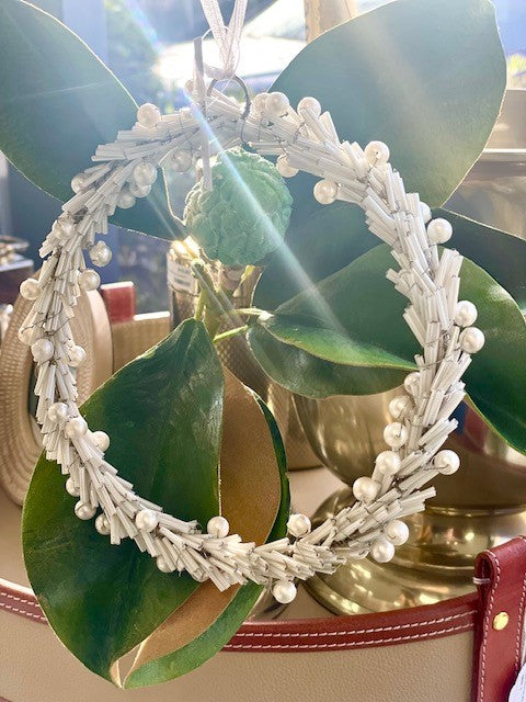 8P - Beaded Round Wreath White Pearls