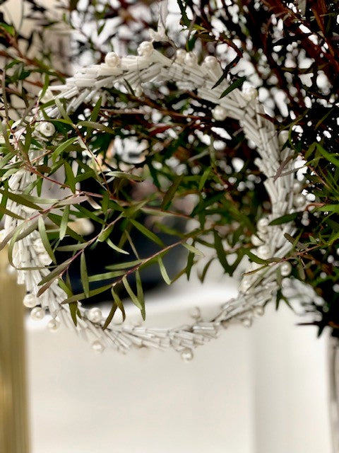 8P - Beaded Round Wreath White Pearls