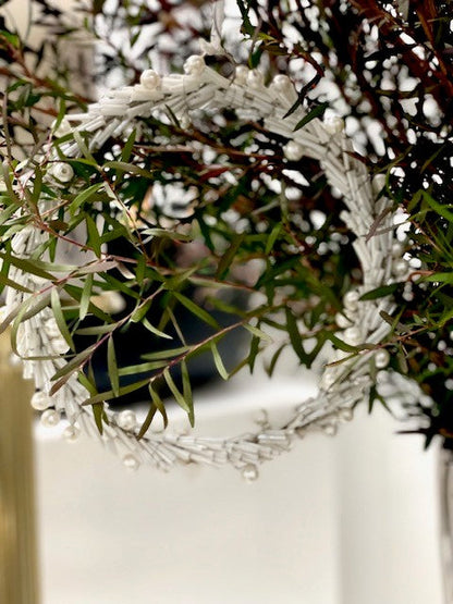8P - Beaded Round Wreath White Pearls