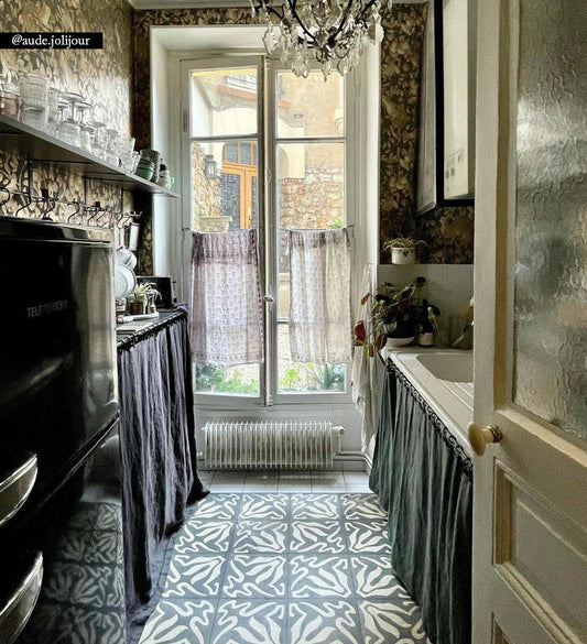 Borgo Lily Smoked Antique Vinyl Rug Lifestyle