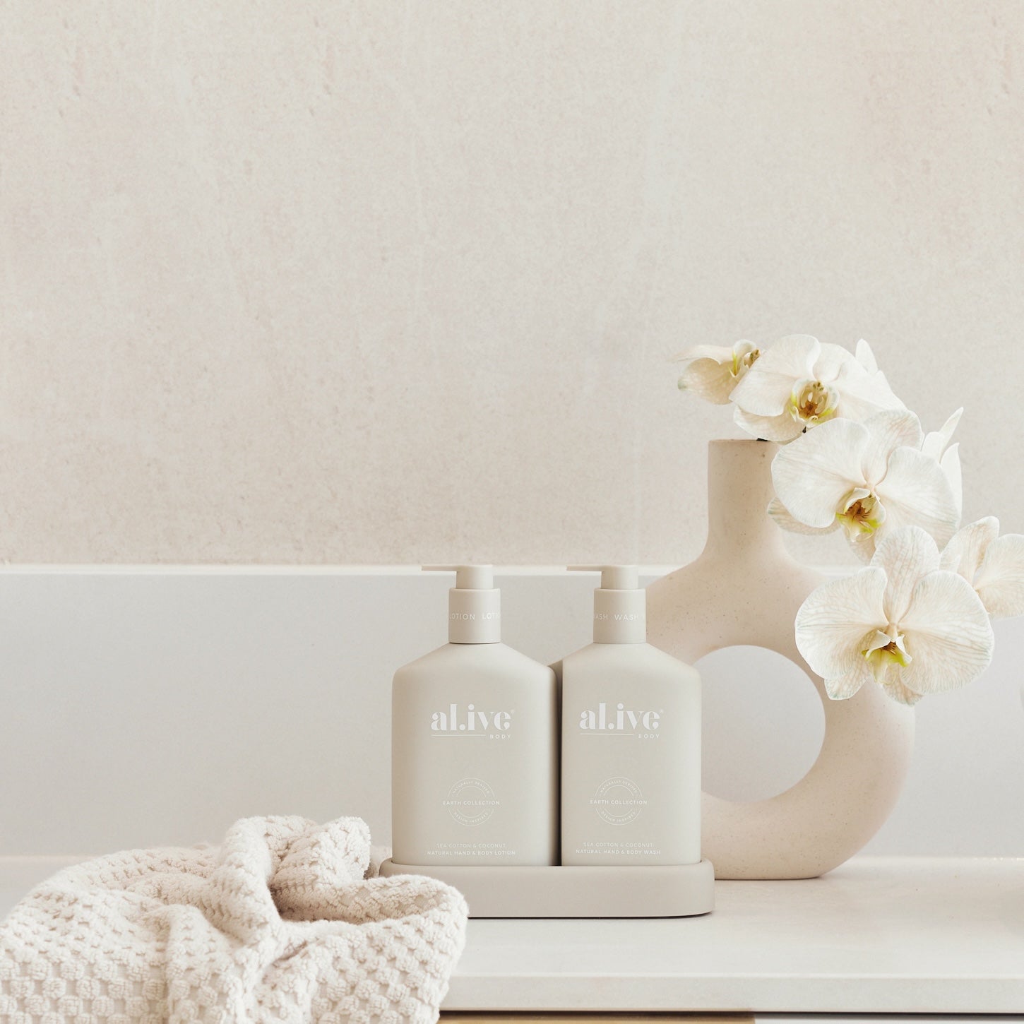 Alive Body Wash & Lotion Duo + Tray Sea Cotton & Coconut side view
