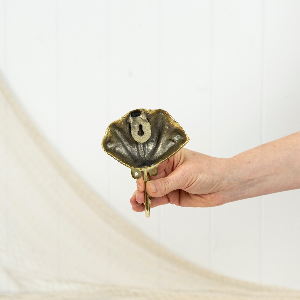 Clam Shell Hook - Shiny #0388