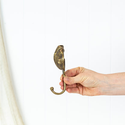 Clam Shell Hook - Dark #0157