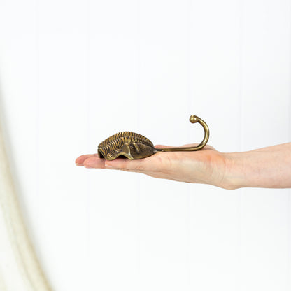 Clam Shell Hook - Dark #0157