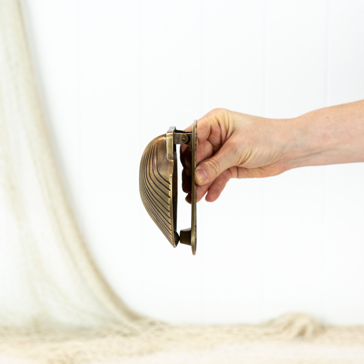 Scallop Shell Door Knocker - Dark Brass #0153