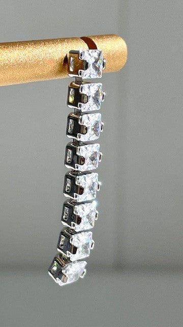 J8Sce 8 Crystal Silver Earring Set