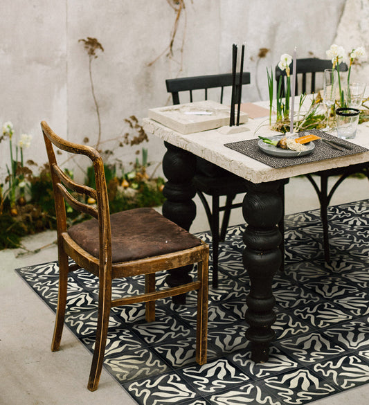 Borgo Lily Black & White Antique Vinyl Rug Lifestyle