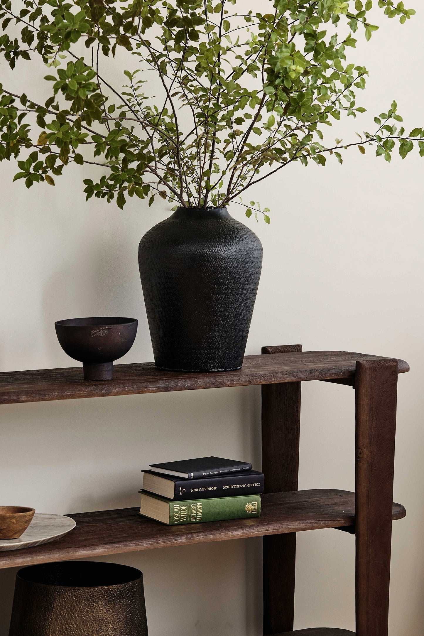 Griffith Black Large Urn D33Xh43Cm
