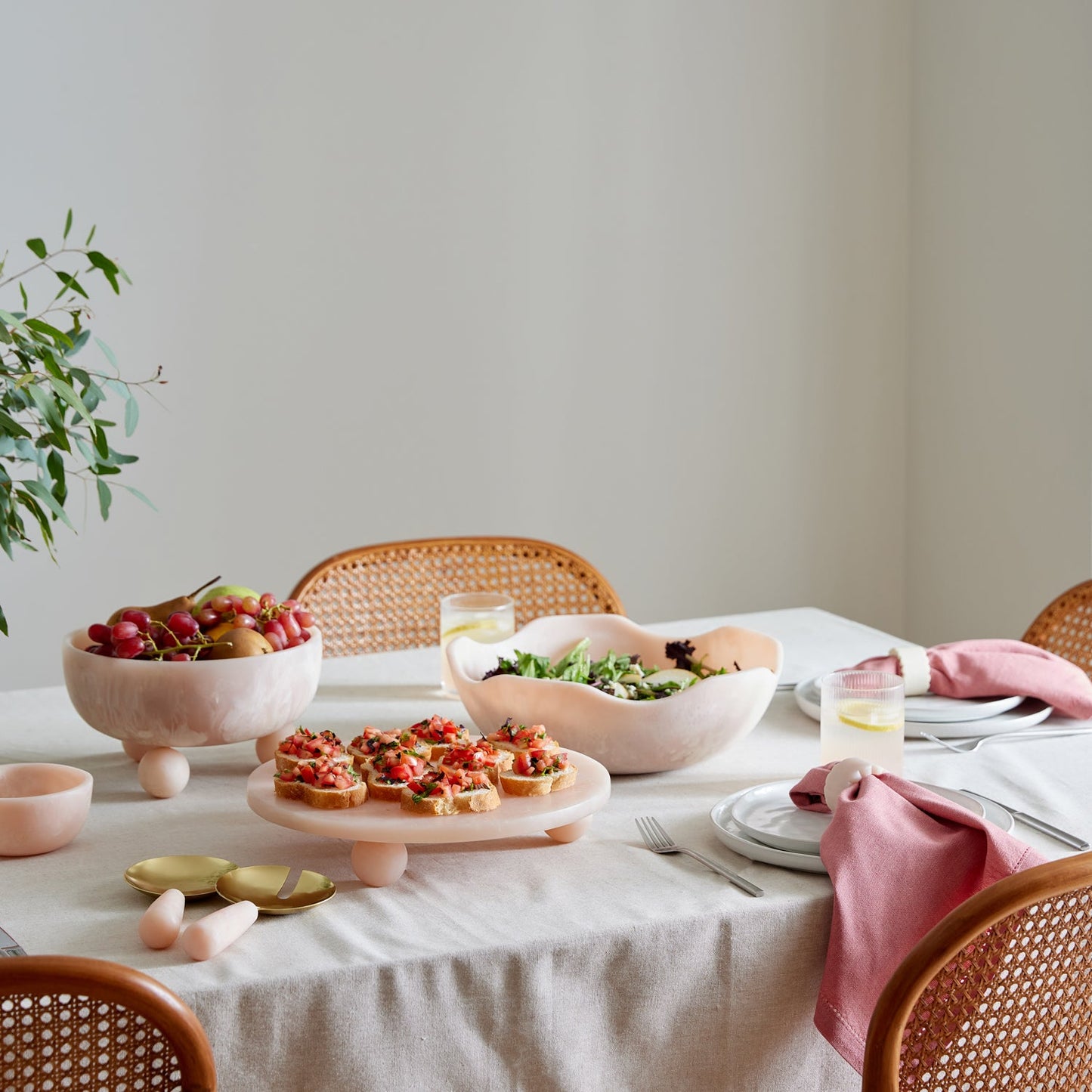 Aries Pink Wavy Salad Bowl