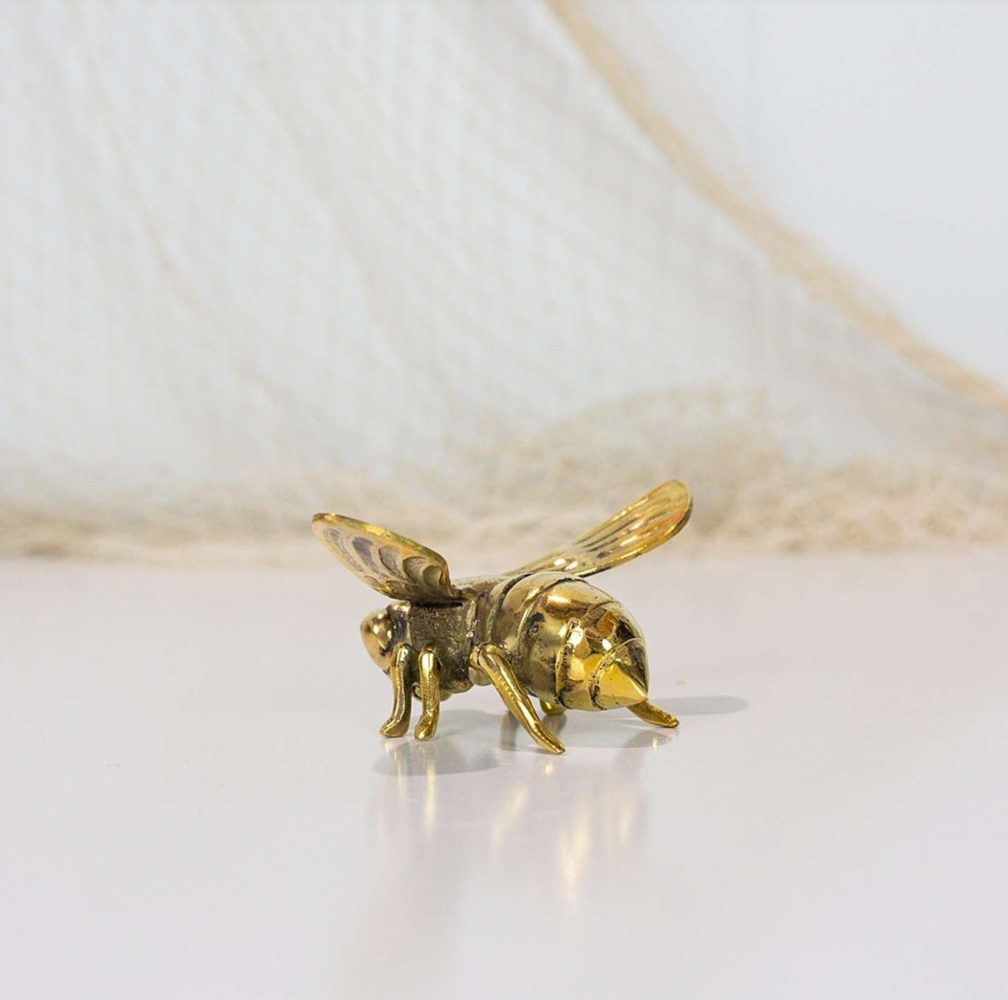 Bee (L) #0165