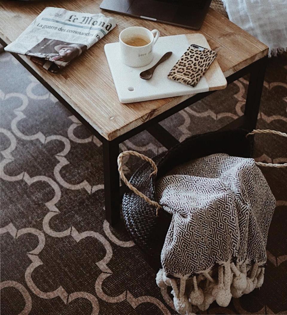 Suzanna Black Vinyl Rug Product
