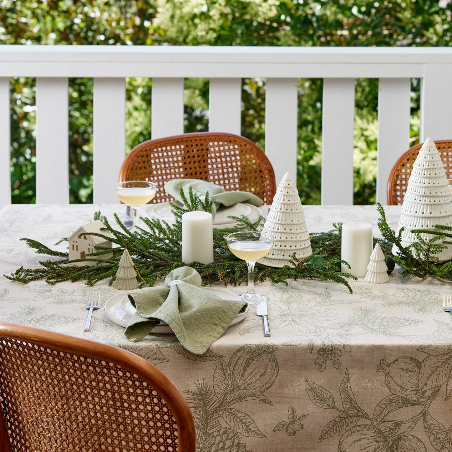 Poinsettia Olive/Flax Tablecloth 150X350Cm