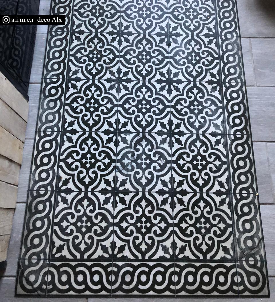Mountain Black & White vinyl rug in interior