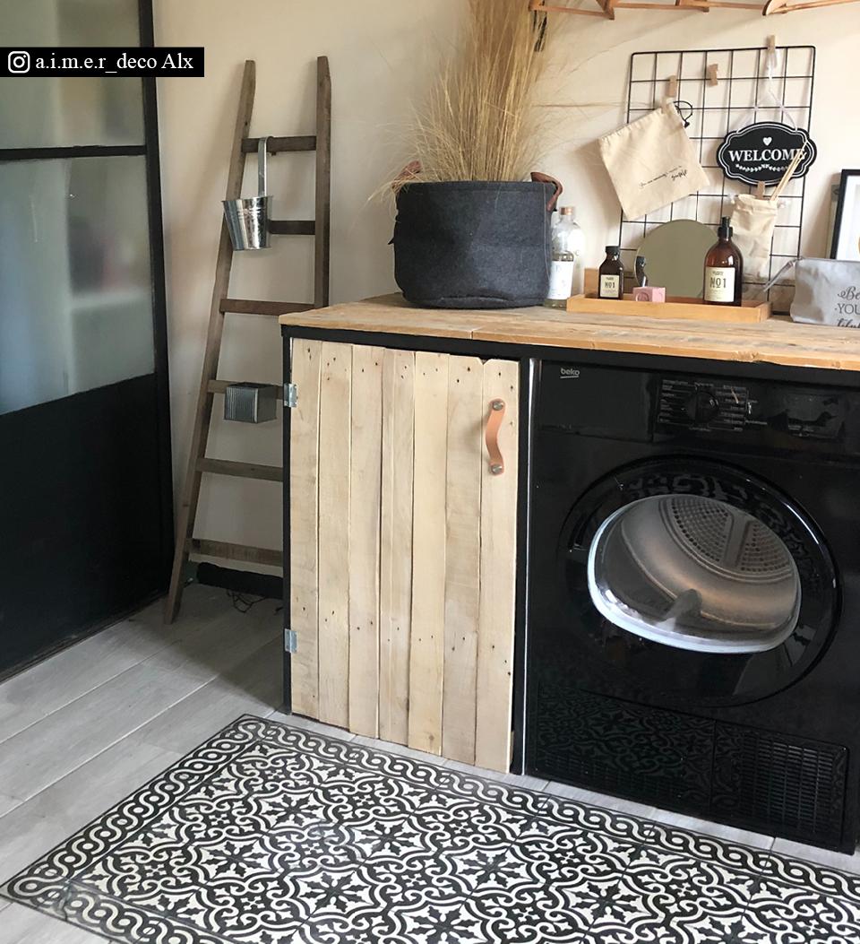 Mountain Black & White vinyl rug room setting