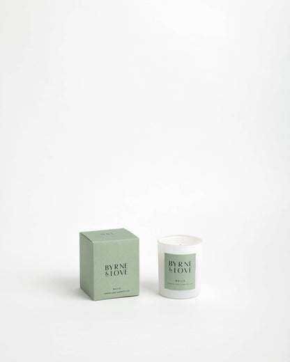 White Lily & Green Leaf - Baile