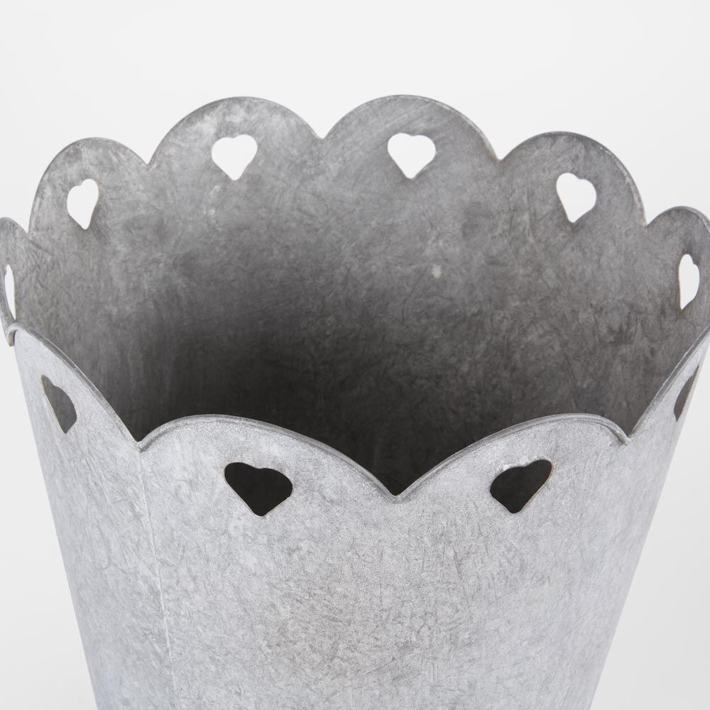 Scalloped Planter With Hearts Set Of Two