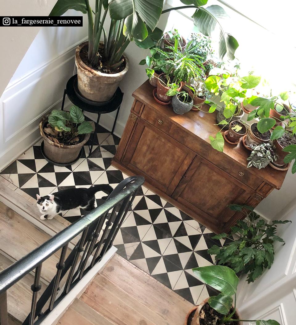 Borgo Black & White Antique Vinyl Rug Closeup